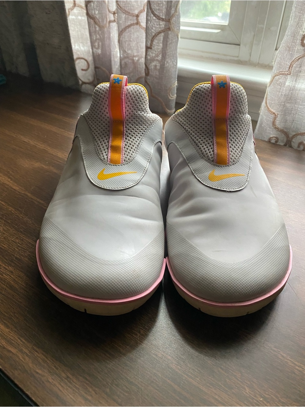 Nike Zoom Pulse Women’s Slip-On Sneakers
